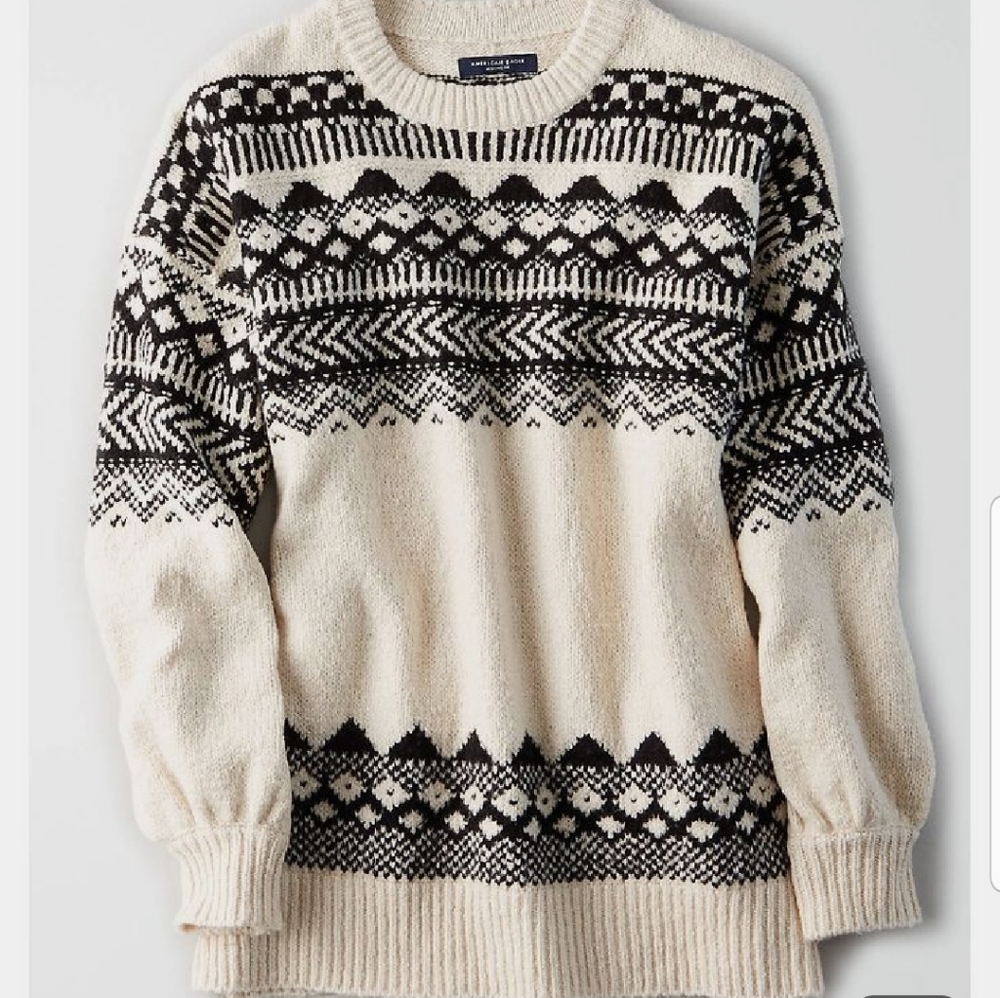 American Eagle black and white sweater